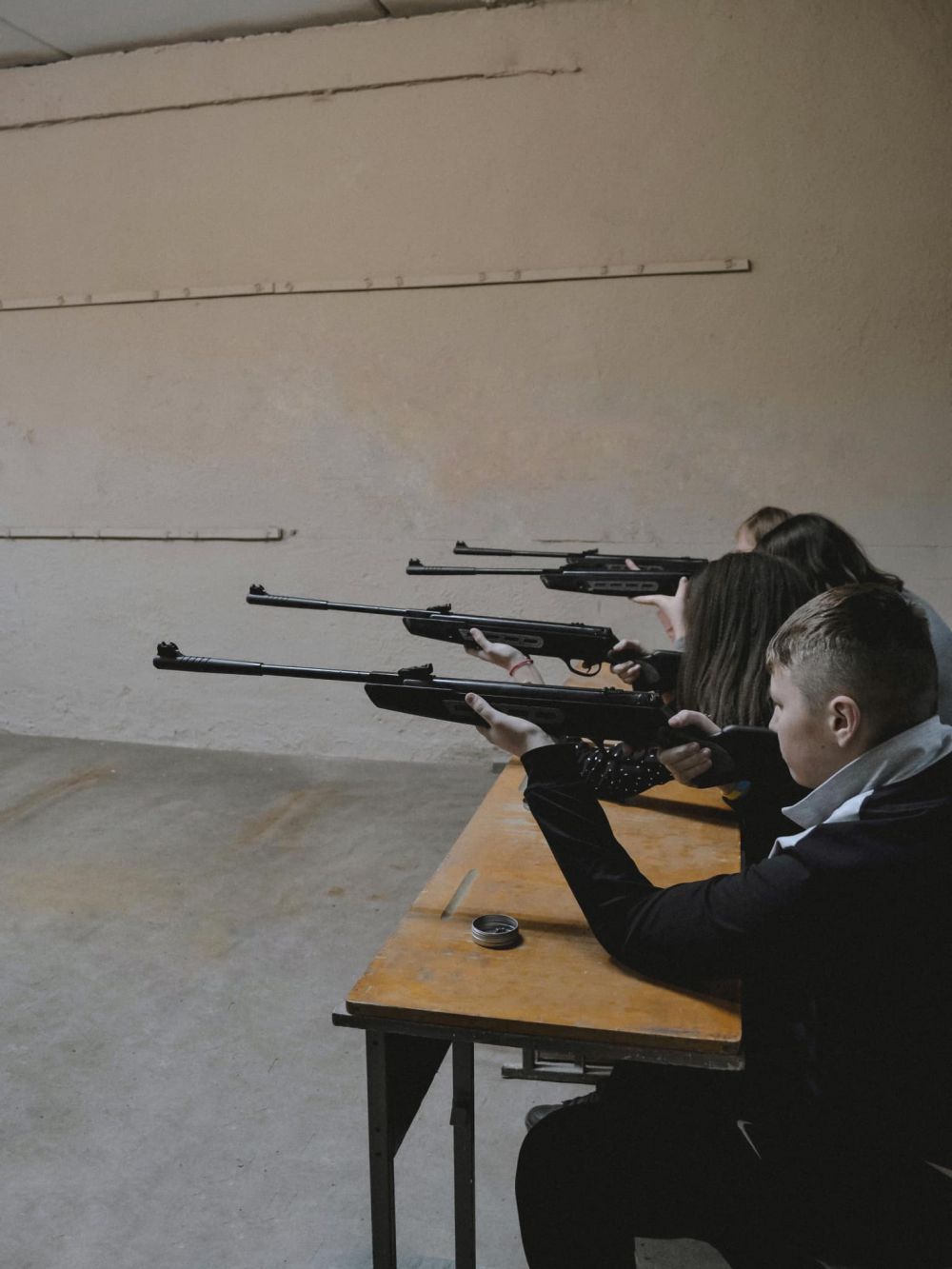 Фото 1: Львівські старшокласники отримуватимуть базові навики зі стрільби