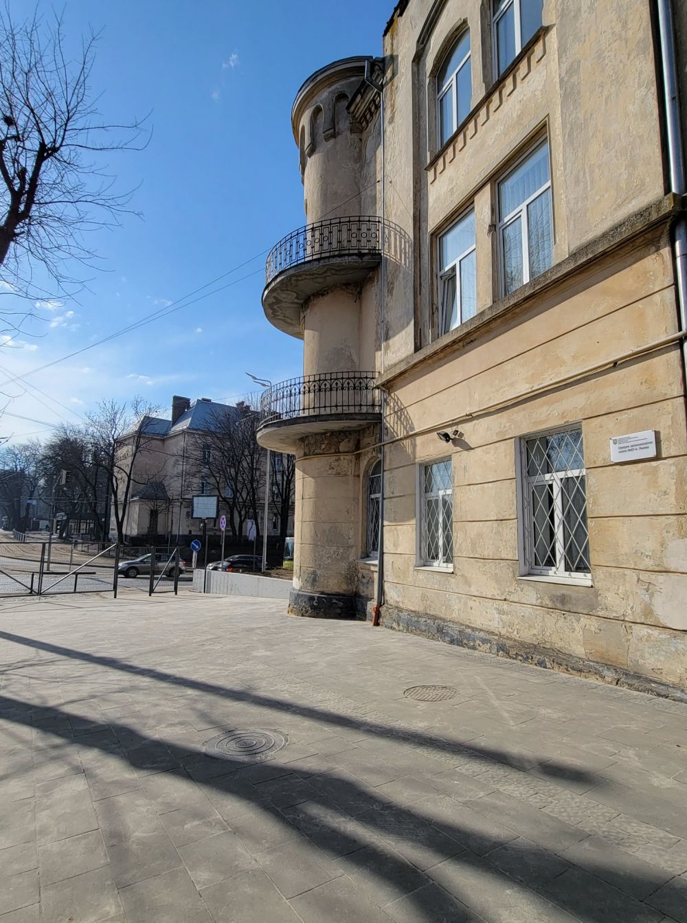 Фото 1: У межах Громадського бюджету в школі №63 відремонтували подвір&rsquo;я