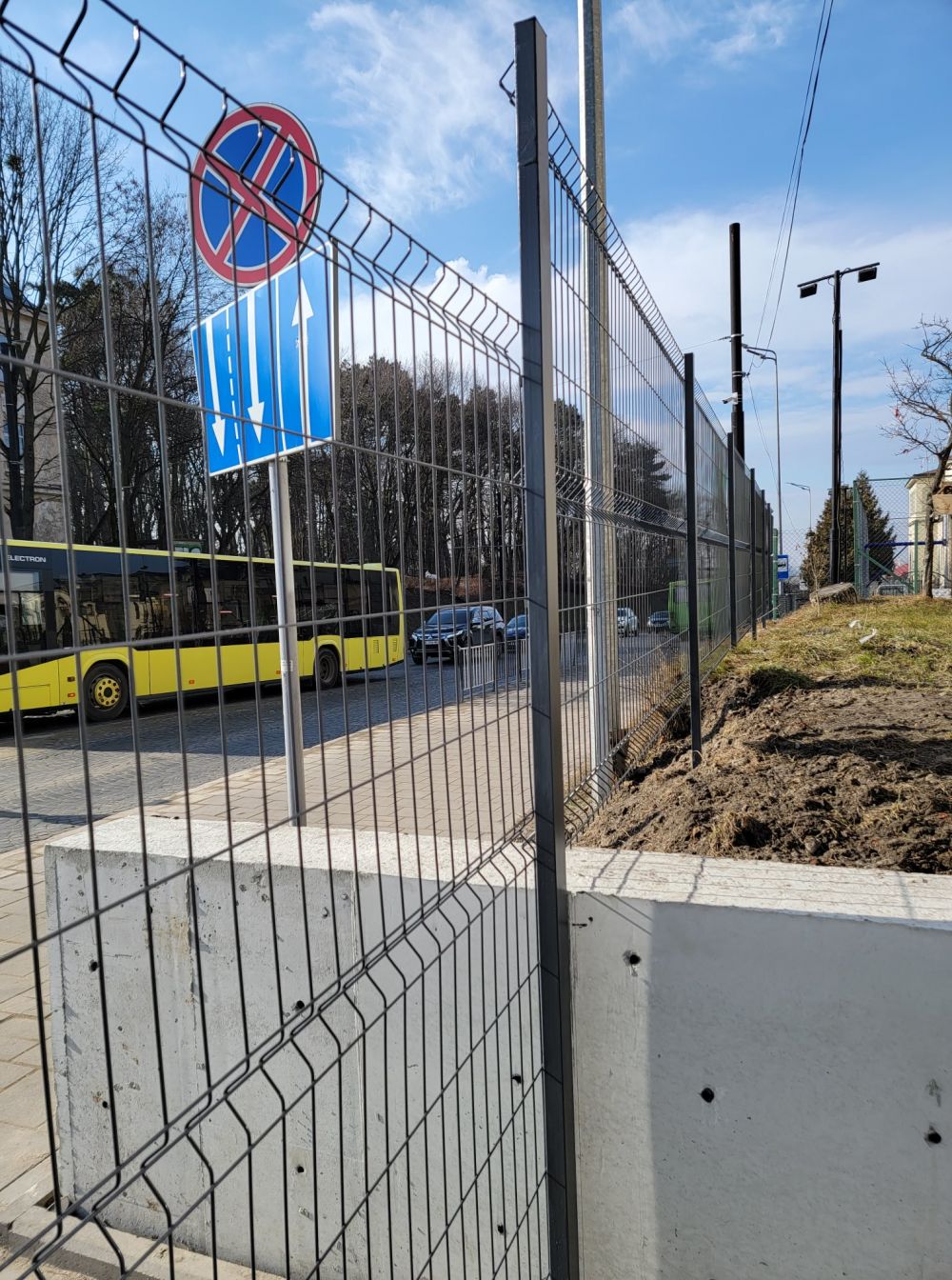 Фото 2: У межах Громадського бюджету в школі №63 відремонтували подвір&rsquo;я