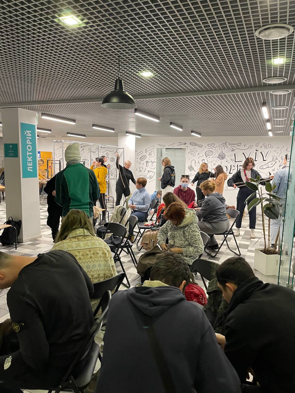 Фото 1: У Lviv Open Lab облаштували волонтерський пункт