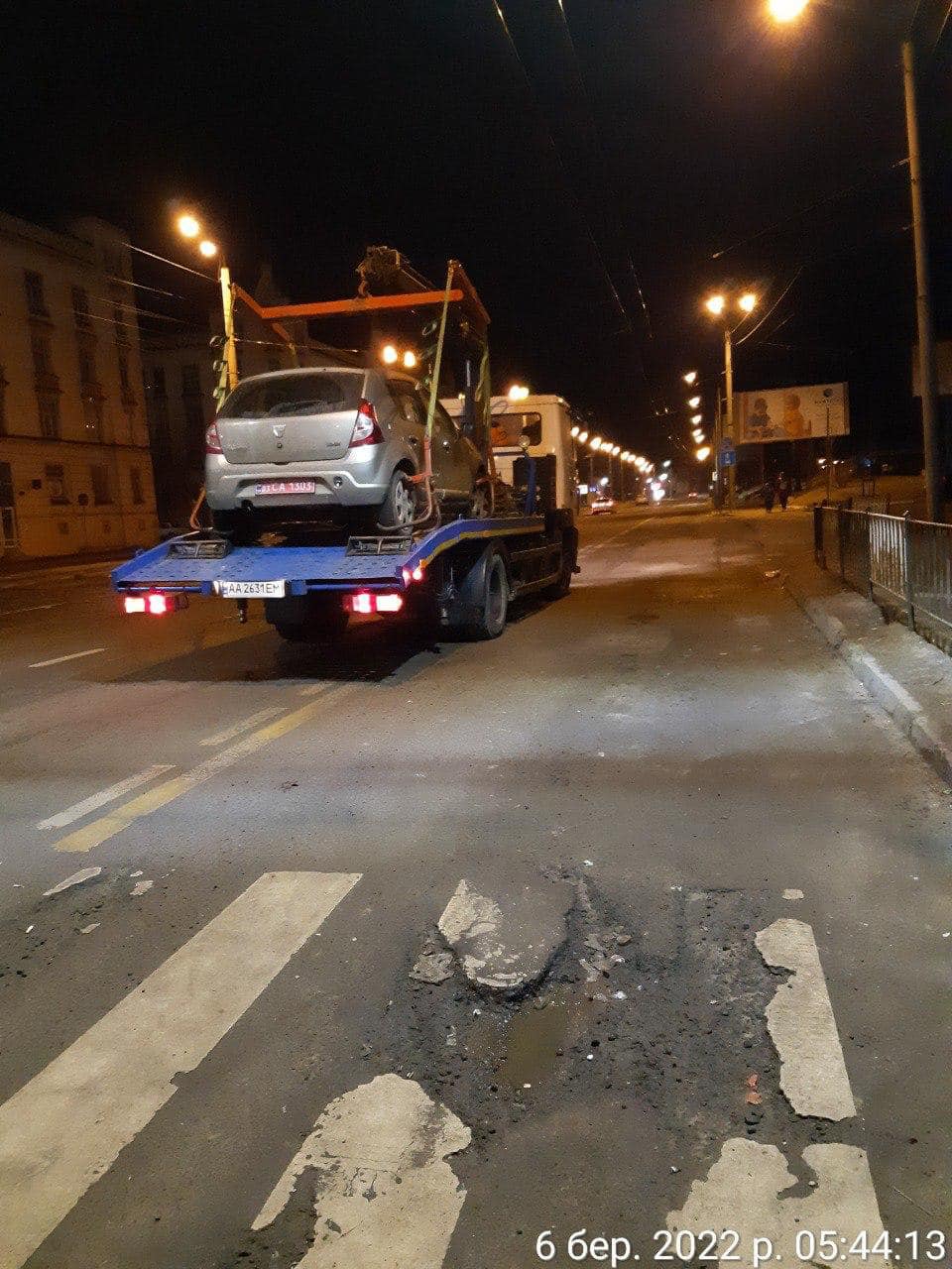 Фото 1: Водіїв закликають не паркуватися біля приміського та залізничного вокзалів