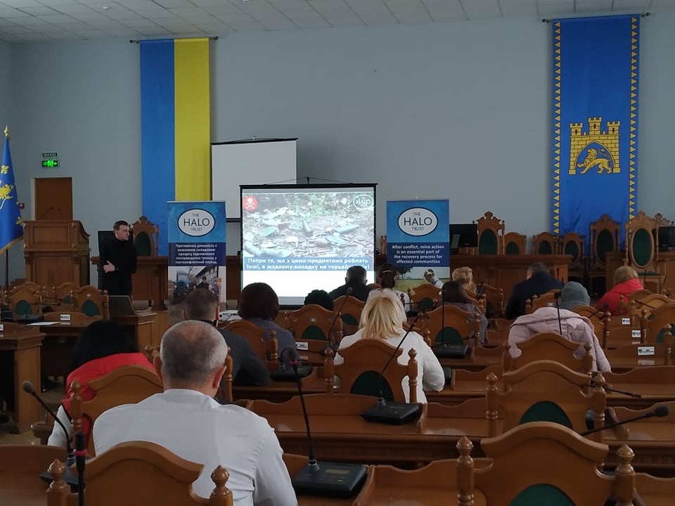 Фото 2: У Львові для вимушених переселенців та комунальників проводять протимінні навчання