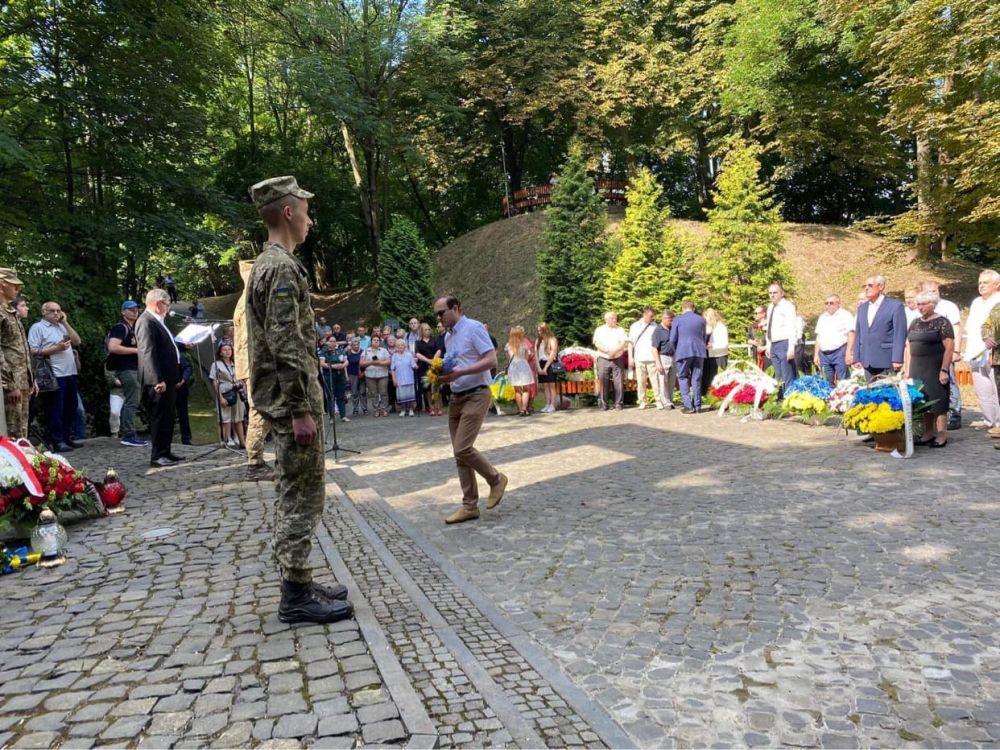 Фото 2: У Львові вшанували пам&rsquo;ять професорів, розстріляних 1941 року