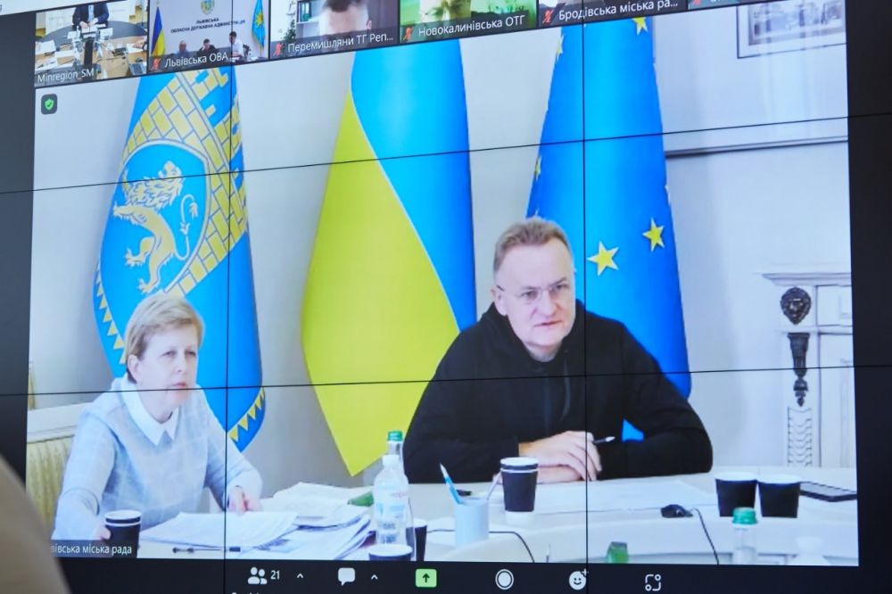 Фото 1: Мер Львова доповів міністру розвитку громад Олексію Чернишову про підготовку міста до зими