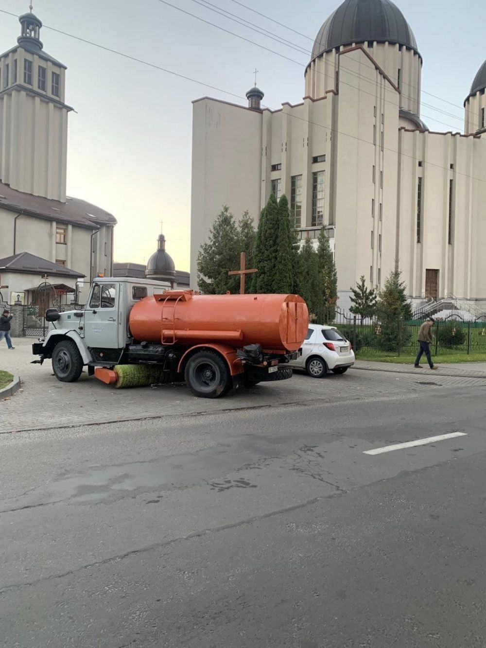 Фото 1: У Львові повністю відновлено електро- і водопостачання