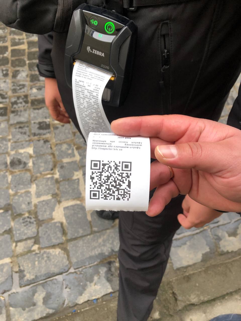 Фото 1: У Львові штраф за неналежне паркування можна сплатити за допомогою QR-коду