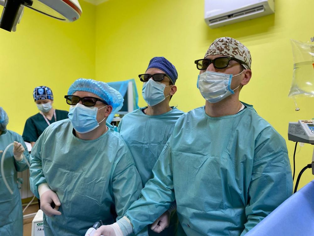 Фото 2: Львівські медики в режимі 3D прооперували 20-річну львів‘янку з пухлиною наднирника