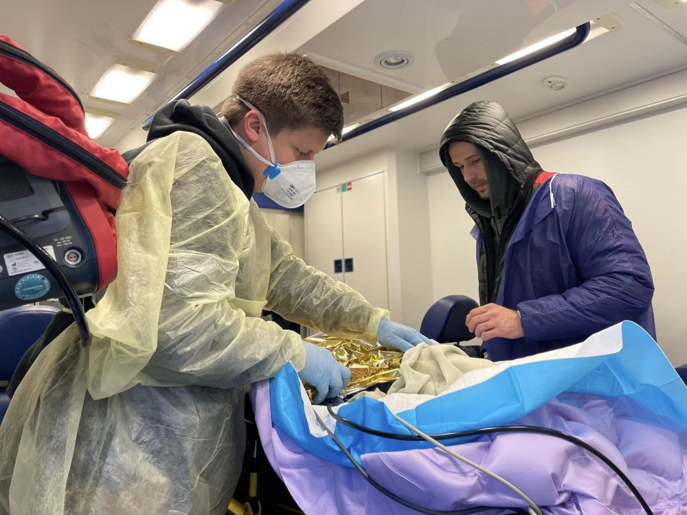Фото 1: Зі Львова до Австрії евакуювали 6-річну Алісу, яка отримала опіки внаслідок авіакатастрофи у Броварах