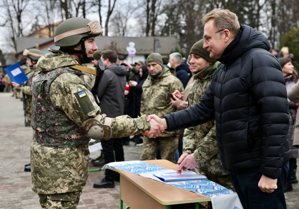 Фото 1: Мер Львова привітав новобранців, які сьогодні склали присягу на вірність народу України
