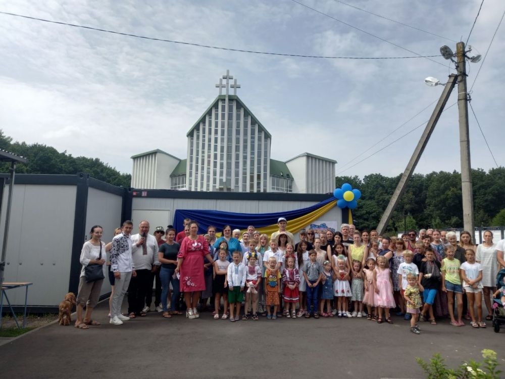 Фото 1: &laquo;Ці люди проживають велике випробування&raquo;: отець Андрій Платош, адміністратор містечка для переселенців у Львові