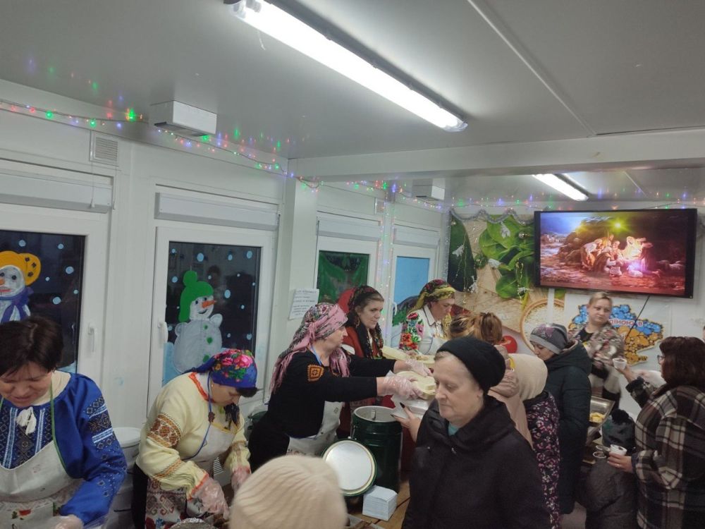 Фото 2: &laquo;Ці люди проживають велике випробування&raquo;: отець Андрій Платош, адміністратор містечка для переселенців у Львові