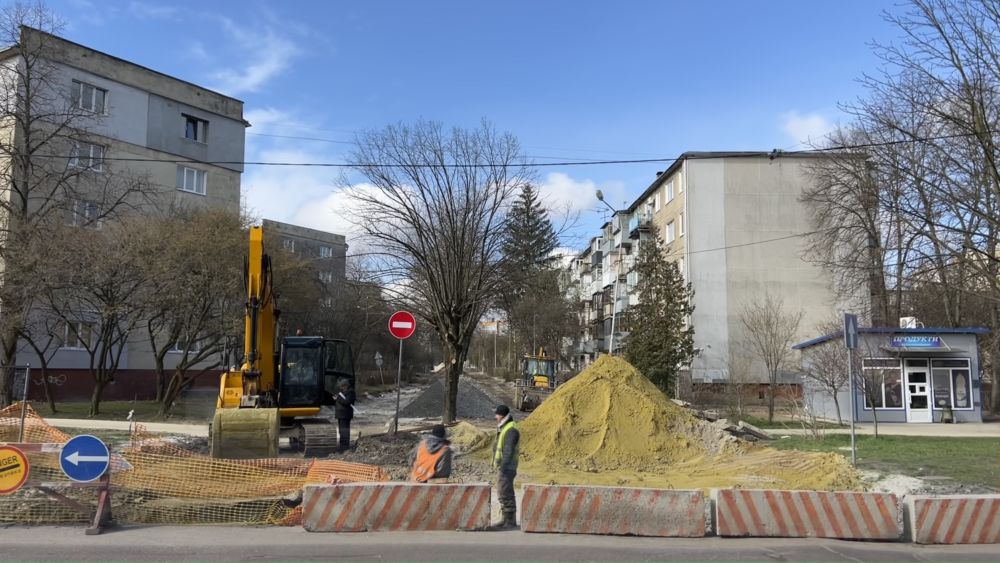 Фото 1: До уваги водіїв! Від сьогодні для руху транспорту перекриють проїзну частину вул. Яворницького, біля будинку №8