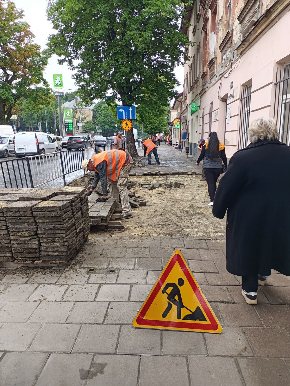 Фото 1: На вул. Личаківській відремонтують 500 м2 тротуару
