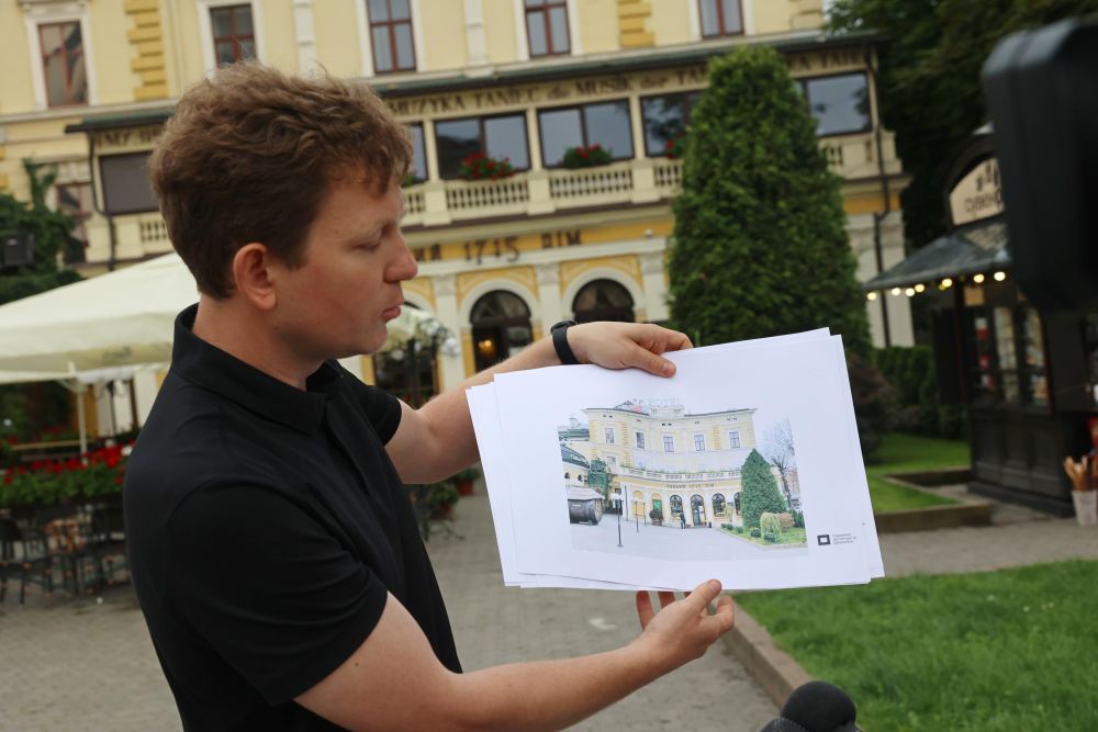 Фото 4: Третій рік боротьби: місто вимагає переробити незаконну терасу у центрі Львова (відео)