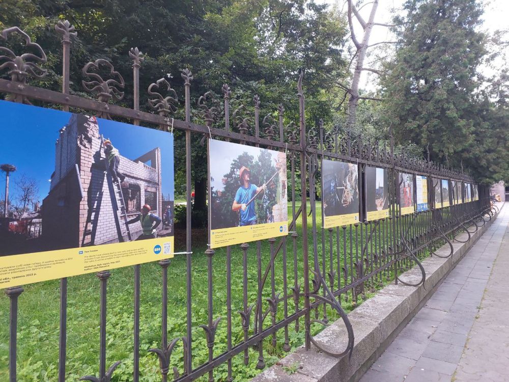 Фото 1: У Львові відкрили фотовиставку про волонтерство відновлення