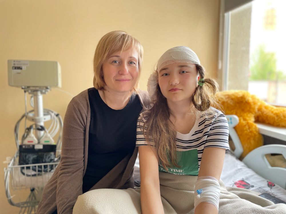 Фото 2: Львівські лікарі спільно з американським нейрохірургом позбавили дитину судом, які мучили її 11 років