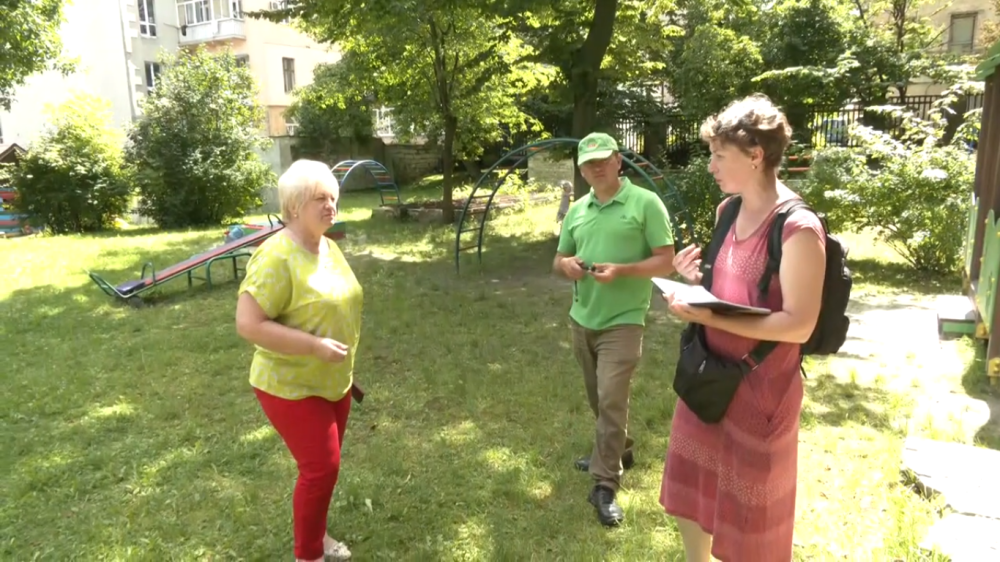 Фото 3: Садівники Львова вперше обстежують озеленення на території навчальних закладів міста (відео)