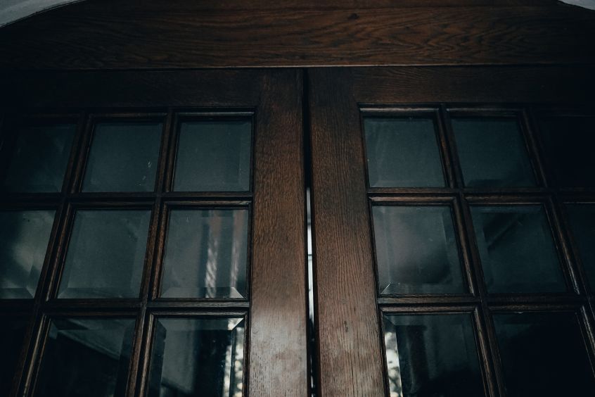 Фото 3: У Львові відреставрували історичні двері-віяло у будинку неподалік Стрийського парку