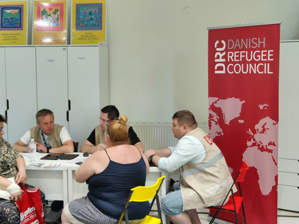 Фото 1: Місто облаштувало простір для роботи організацій, що фінансово підтримують постраждалих від ракетної атаки