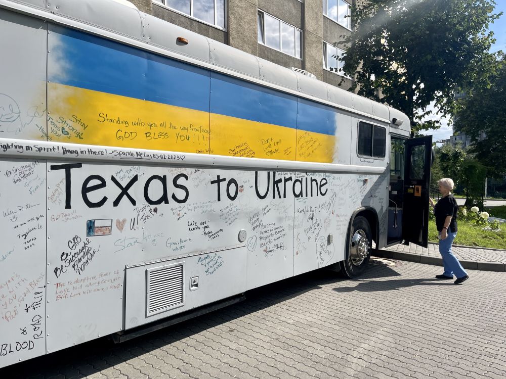 Фото 3: У Першому медоб&rsquo;єднанні Львова з&rsquo;явився мобільний пункт забору крові 