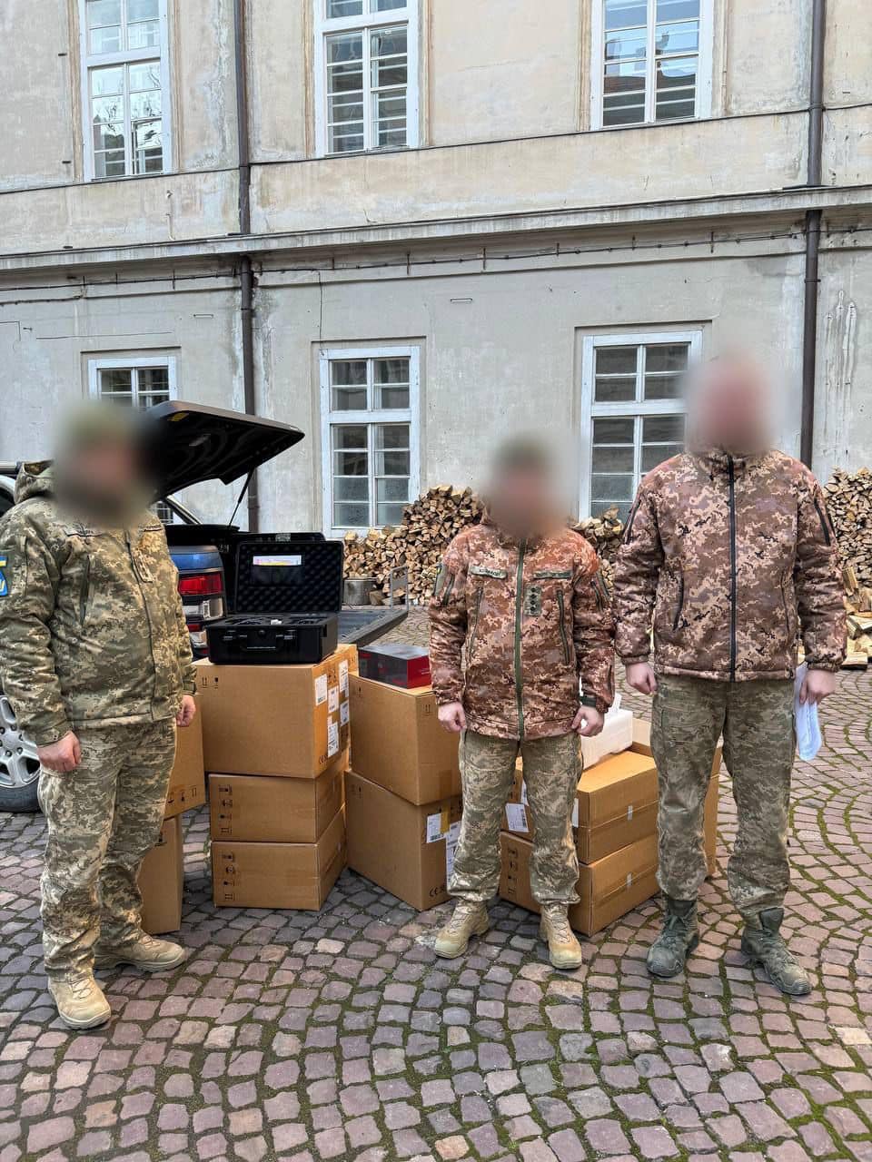 Фото 1: Львів передав військовим техніку і обладнання на суму 10 млн грн