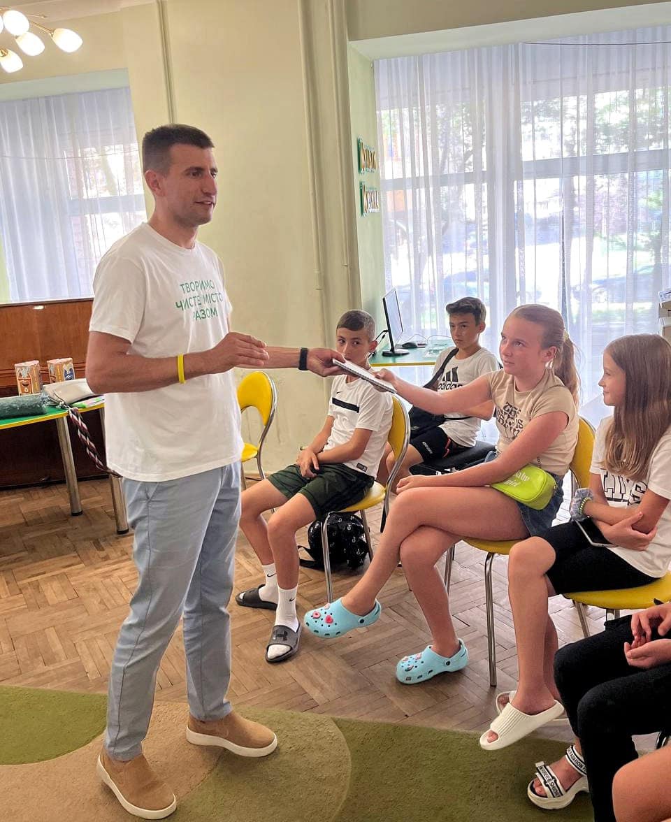 Фото 1: Юних читачів бібліотек Львова вчать сортувати відходи