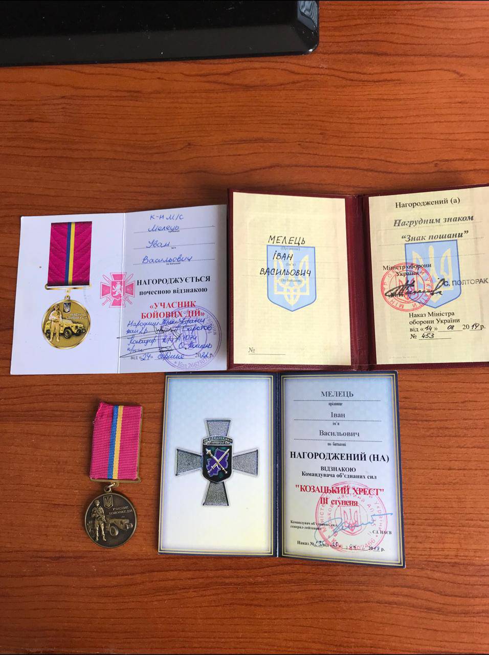 Фото 2: Президентська медаль за мужність: лікар зі Львова Іван Мелець рятує життя захисників на війні