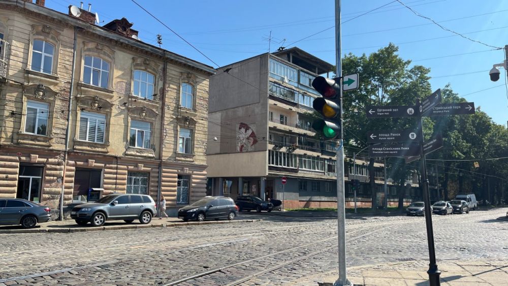 Фото 1: На перехресті вул. Сахарова – Вітовського – Коперника відновлено роботу світлофорного об’єкта