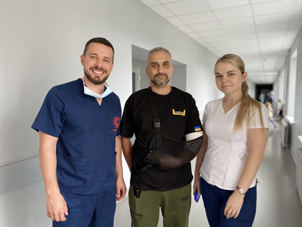 Фото 1: Львів’янину врятували руку, провівши одне із найскладніших реконструктивних оперативних втручань