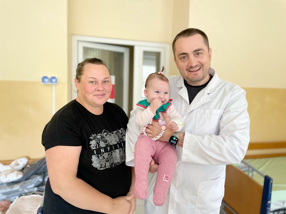 Фото 1: Жирова пухлина порушила рухливість ніжки: лікарі у Львові успішно прооперували 5-місячне немовля
