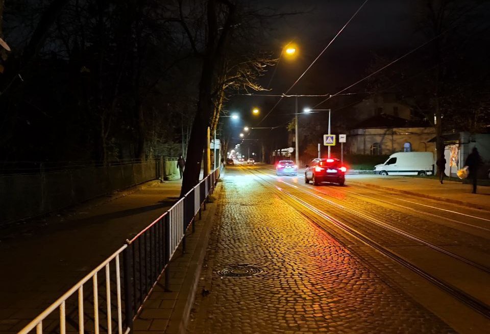 Фото 2: Вуличне освітлення Львова: замінивши старі лампи, споживання електроенергії зменшиться в 5 разів (відео)