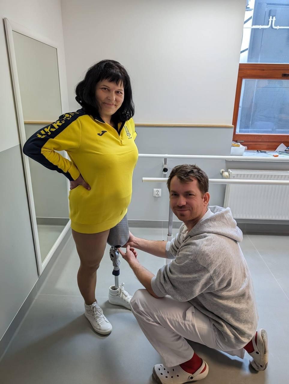 Фото 1: Жінка з Маріуполя після ампутації ноги активно займається спортом у Львові