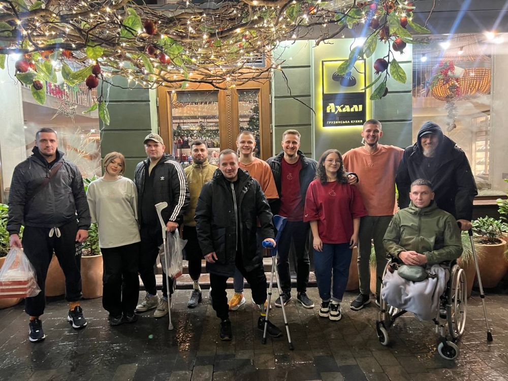 Фото 2: Львівські ресторани організували безкоштовні різдвяні вечері для військових