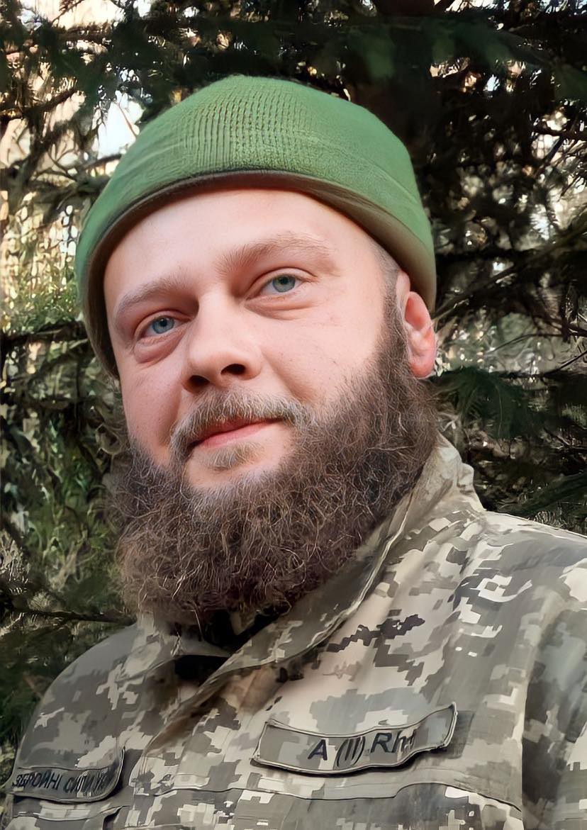 Фото 1: Завтра Львів попрощається із захисником Орестом Ямросом