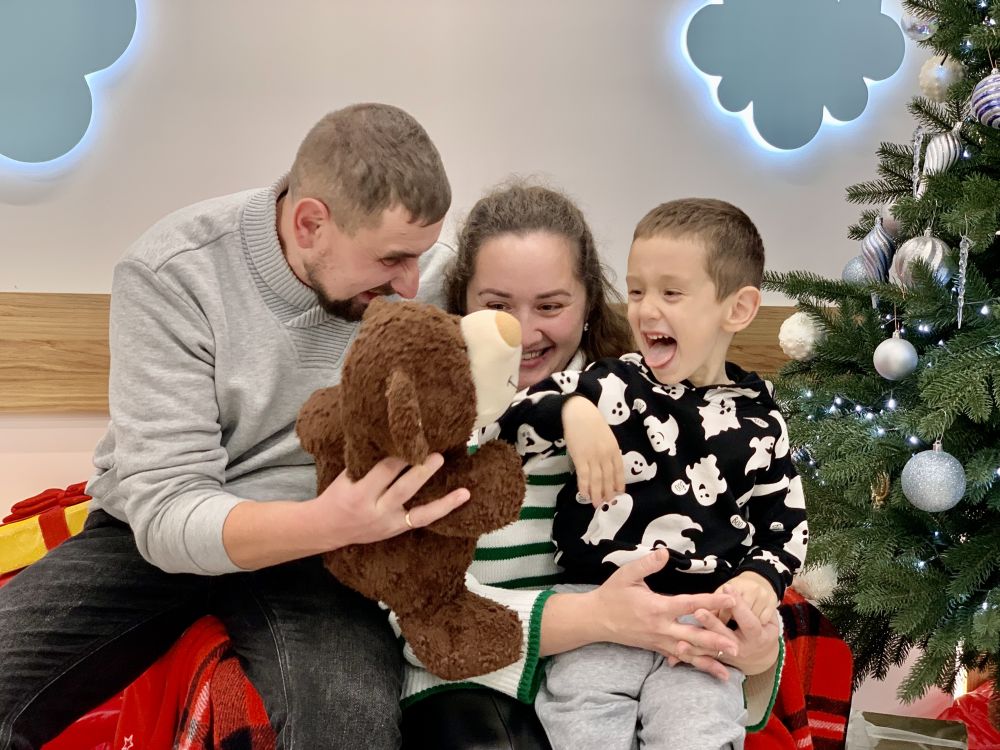 Фото 1: У Львові врятували сина захисника з небезпечною для життя патологією