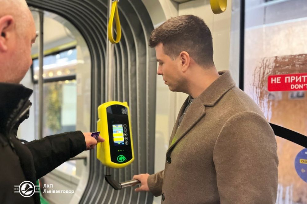 Фото 1: Заступник міністра інфраструктури ознайомився з масштабними проєктами Львова в галузі громадського транспорту, паркування, безготівкової оплати
