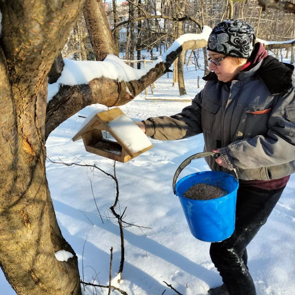 Фото 1: У львівських парках з&rsquo;явились нові безпечні годівнички