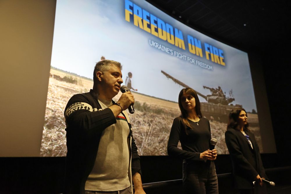 Фото 1: У Львові презентували документальний фільм про війну в Україні від режисера-номінанта премії &laquo;Оскар&raquo;