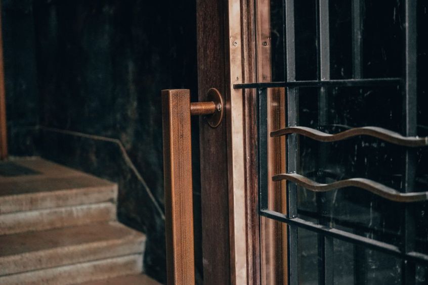 Фото 3: У Львові неподалік коледжу ім. І.Труша відреставрували дерев&rsquo;яну браму