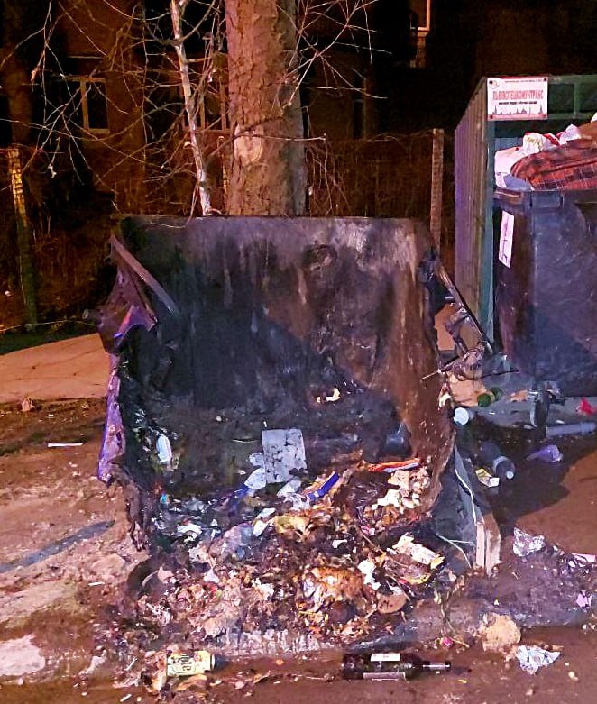 Фото 2: На контейнерних майданчиках на вул. Хорватська, 21 та Виговського, 67 трапилися пожежі: свідків закликають зголоситися
