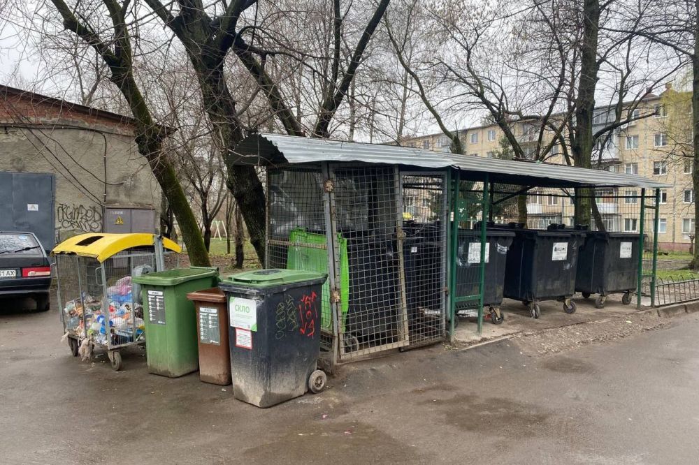 Фото 1: У Львові модернізовують майданчики для збору ТПВ