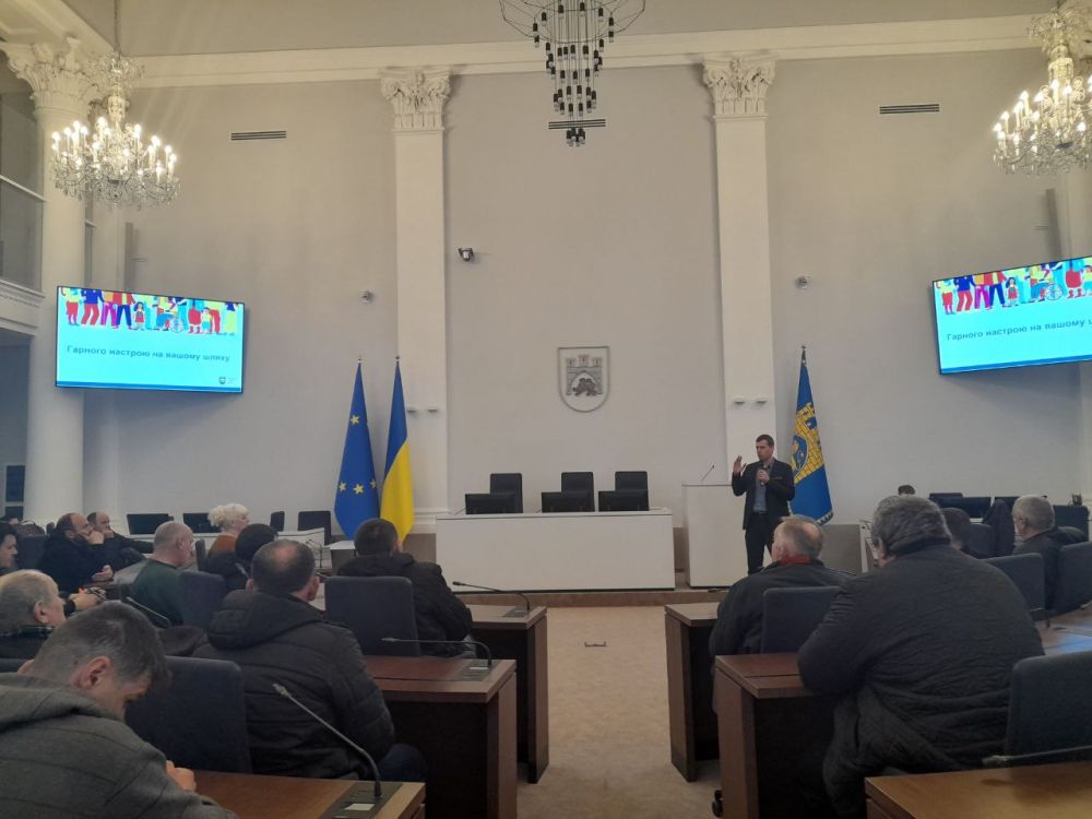 Фото 1: У Львові для пів сотні водіїв громадського транспорту провели навчання