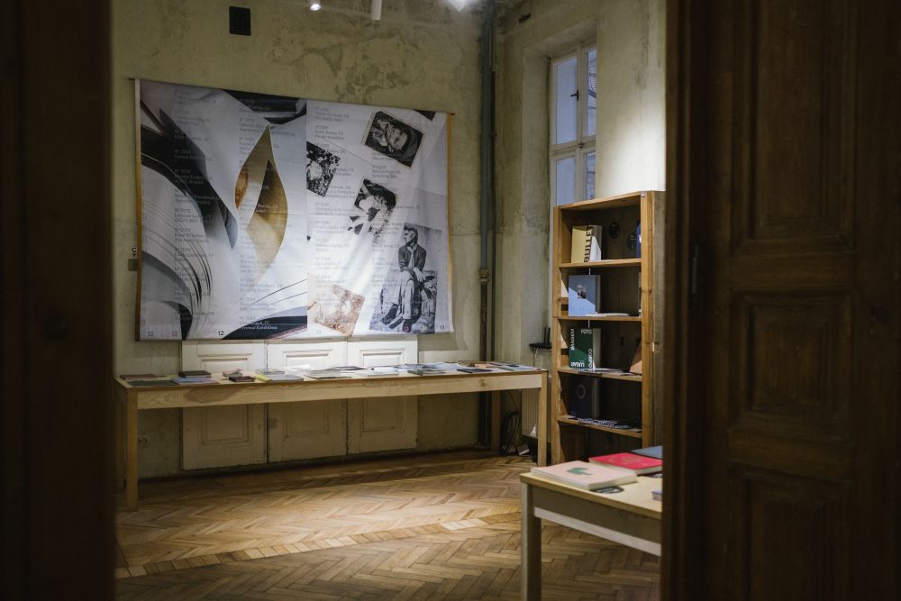 Фото 2: У львівській бібліотеці відкрилась виставка фотокнижок, яка об&rsquo;їхала півсвіту