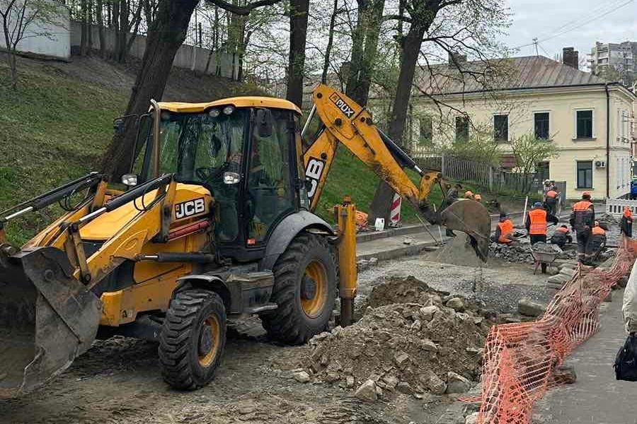 Фото 1: Верхню частину вул. Шота Руставелі після ремонту відкриють швидше, ніж планувалось