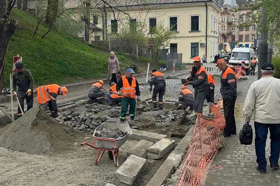 Фото 2: Верхню частину вул. Шота Руставелі після ремонту відкриють швидше, ніж планувалось