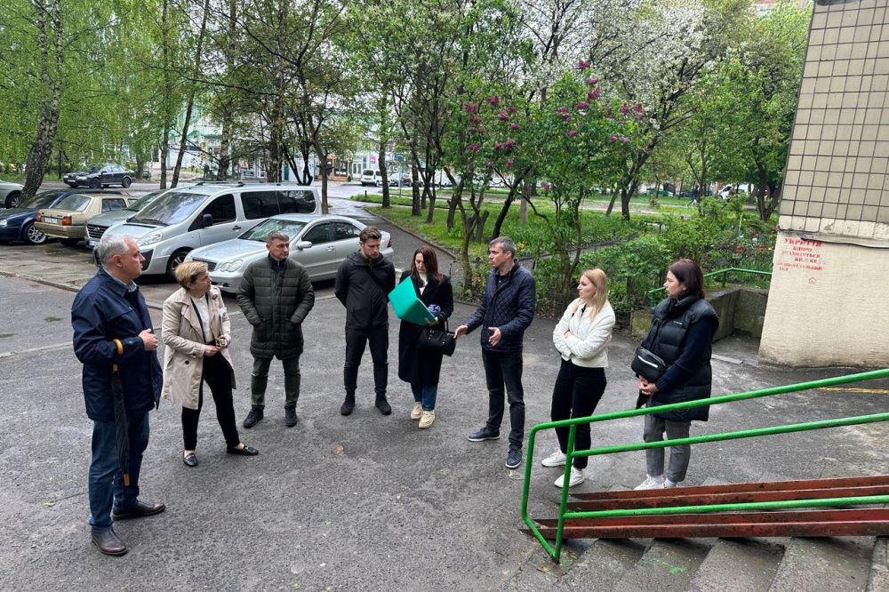 Фото 2: У будинку на вул. Чукаріна, 8, де мешкає дитина з інвалідністю, облаштують пандус і відремонтують сходи