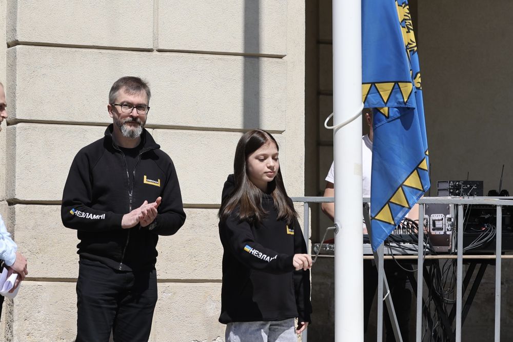 Фото 1: На День міста у центрі Львова замайоріли прапори військових та оборонних сил України