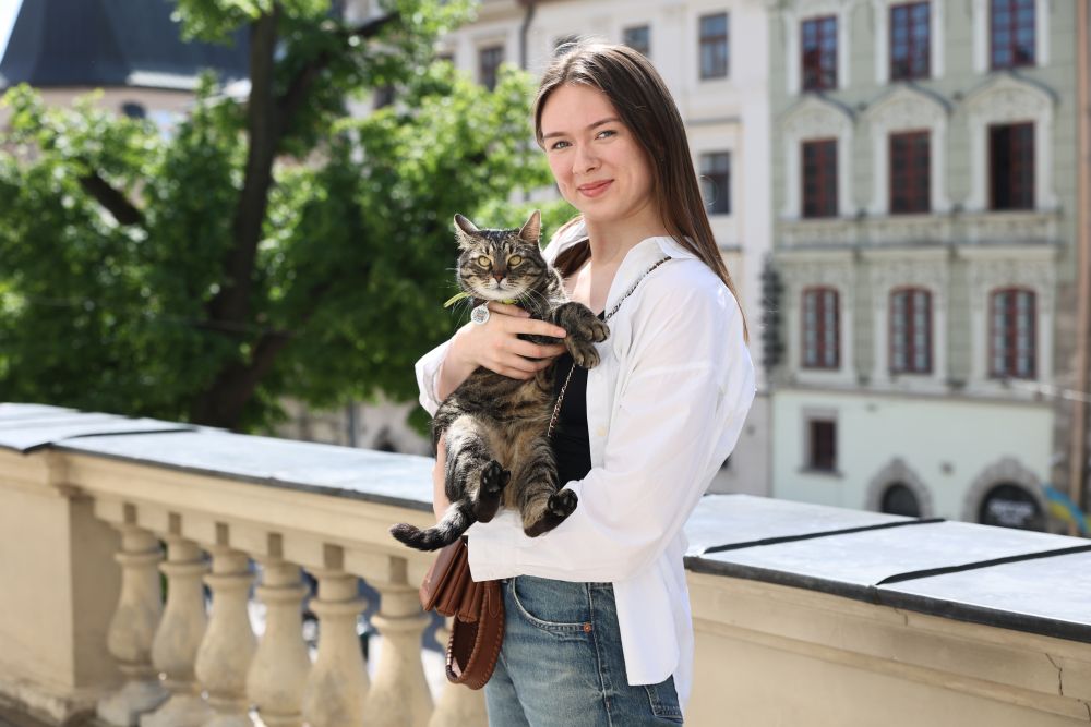 Фото 2: 16-річна львівська фехтувальниця отримала від громади міста подяку і 112 тисяч гривень