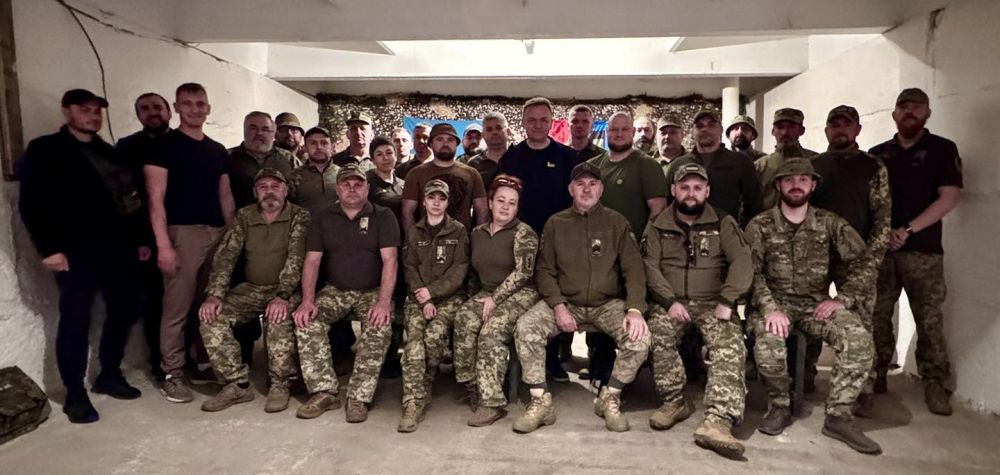 Фото 1: Мер Львова відвідав захисників на Запорізькому напрямку та передав техніку від громади міста