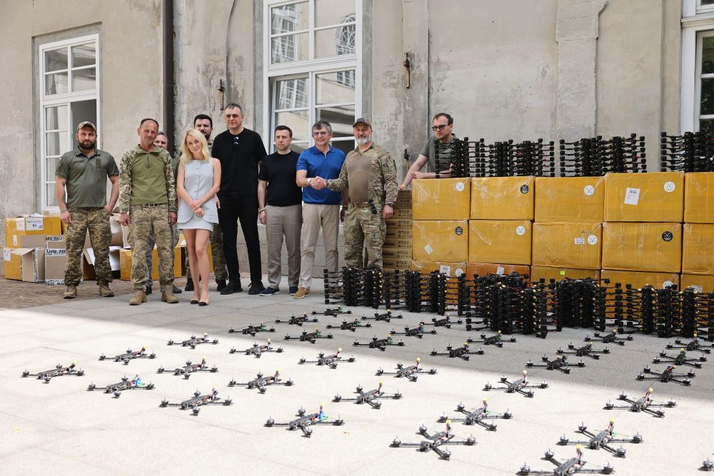 Фото 1: Львівська мерія закупила і передала десантникам ще 790 FPV-дронів